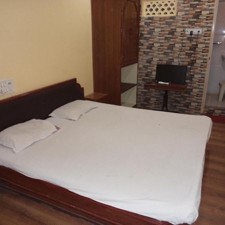 Hotel Neelkamal Indore Bagian luar foto