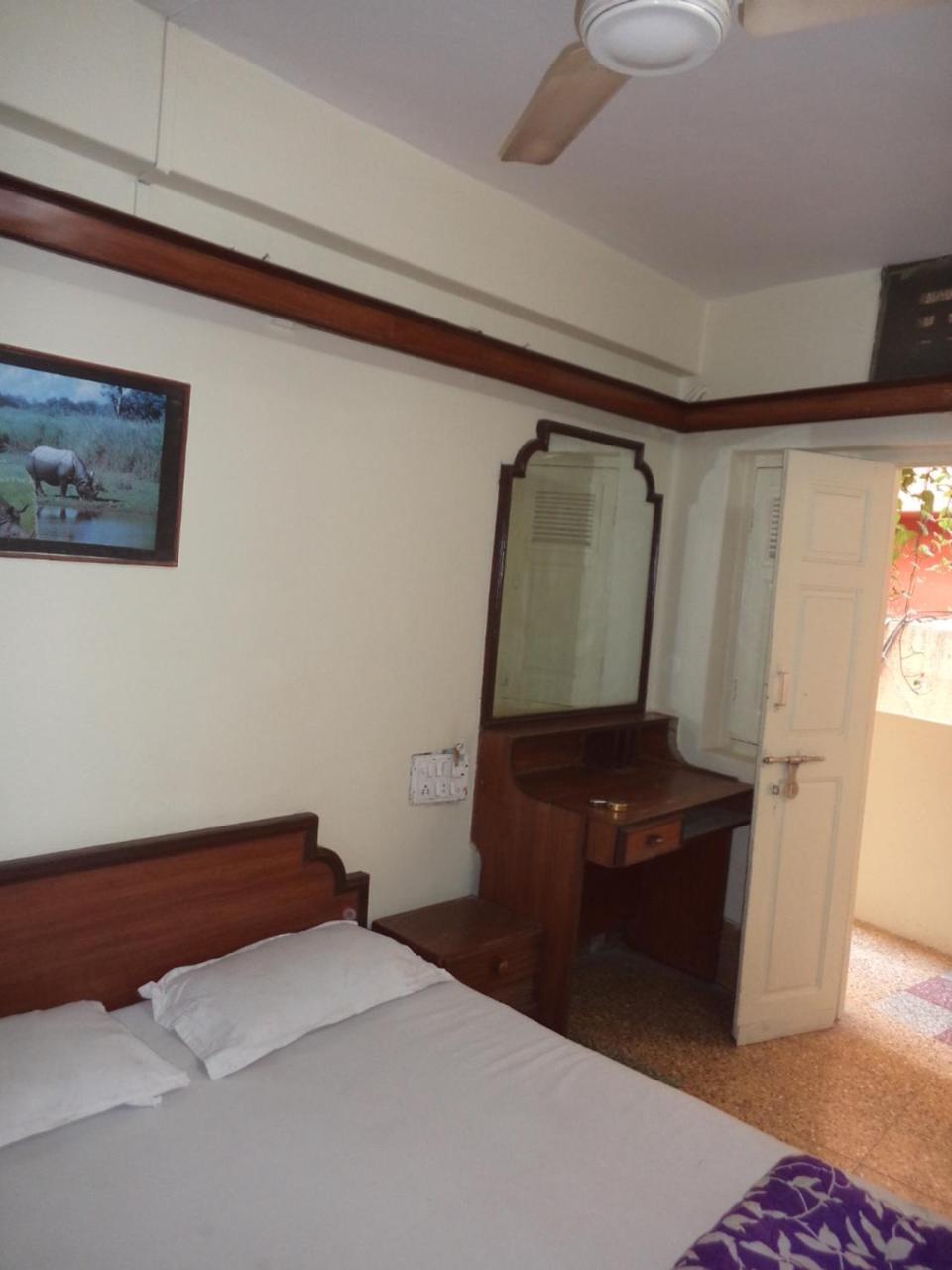 Hotel Neelkamal Indore Bagian luar foto