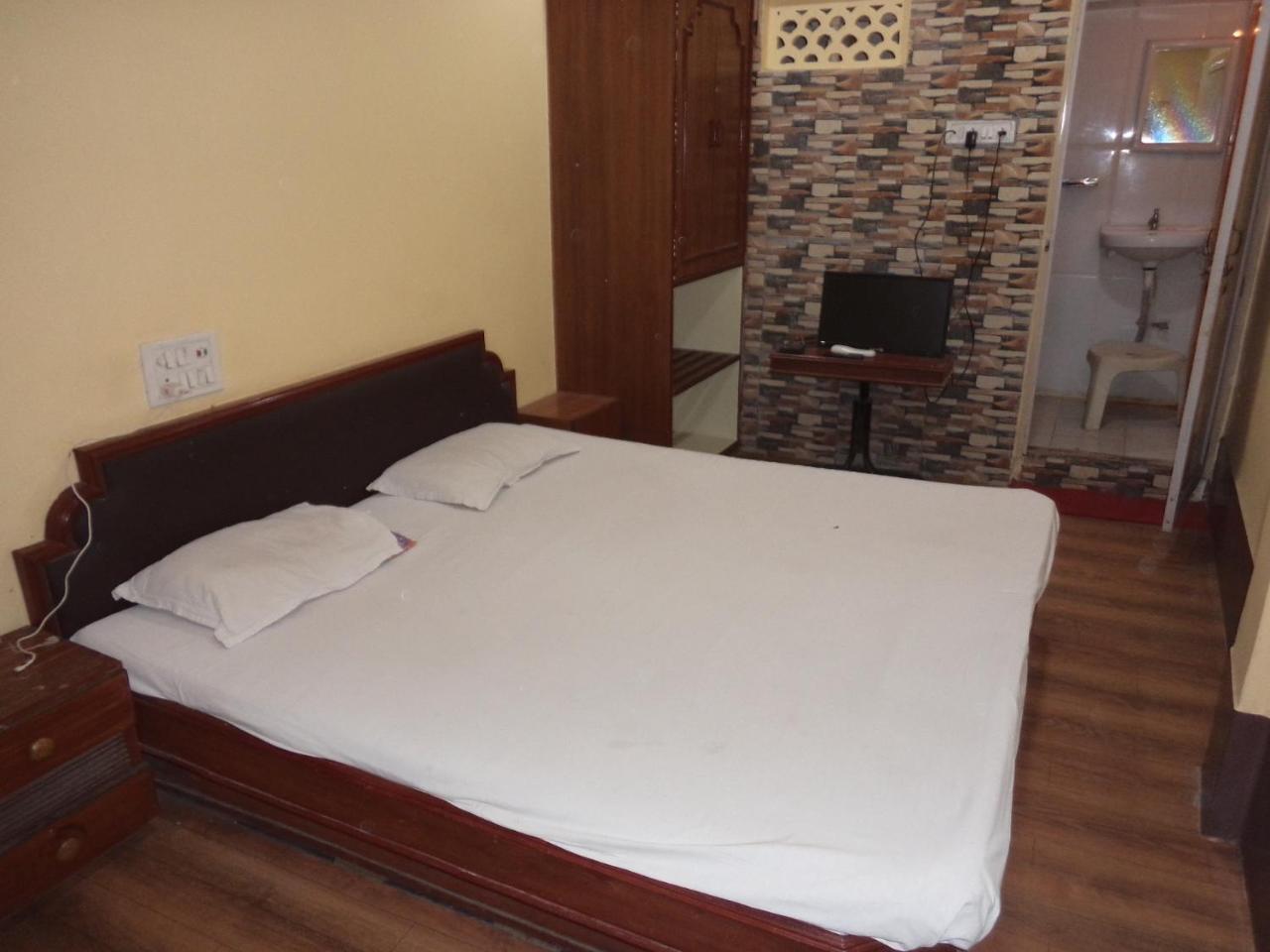 Hotel Neelkamal Indore Bagian luar foto